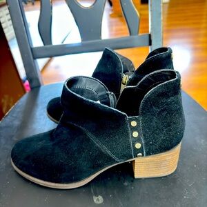 Koolaburra by Ugg women’s booties size 9.5